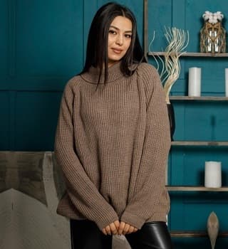 женский вязанный свитер