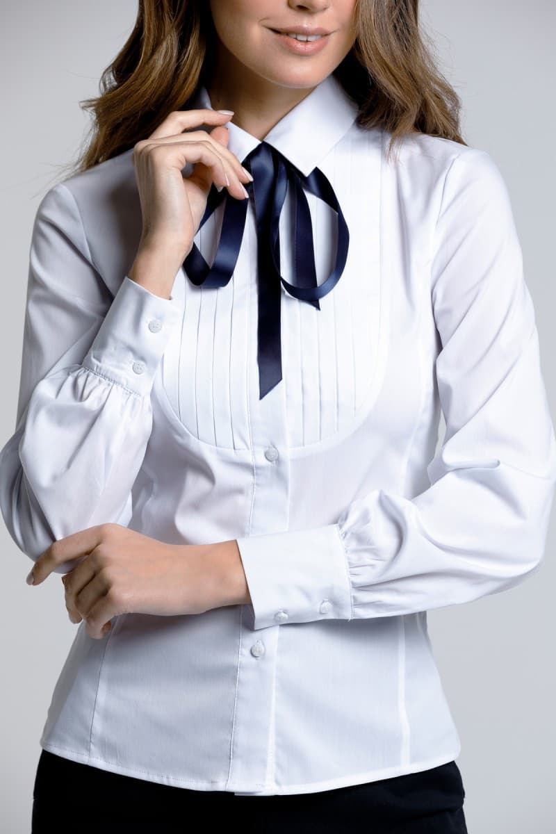 Белая блузка с кокеткой и бантом для офиса