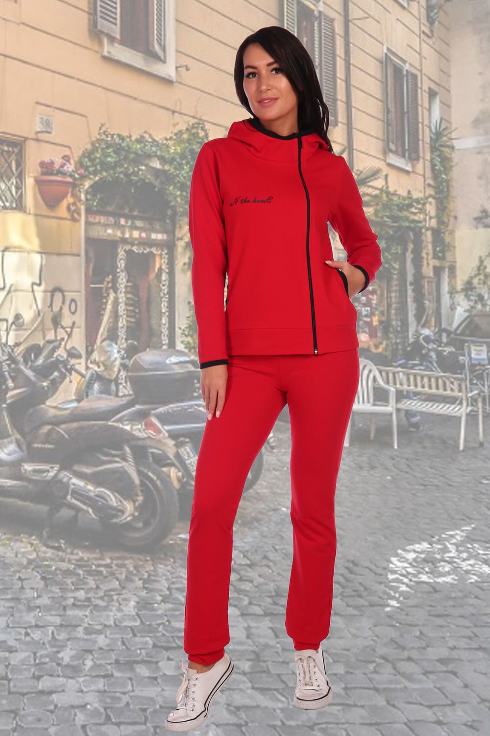 красный женский костюм