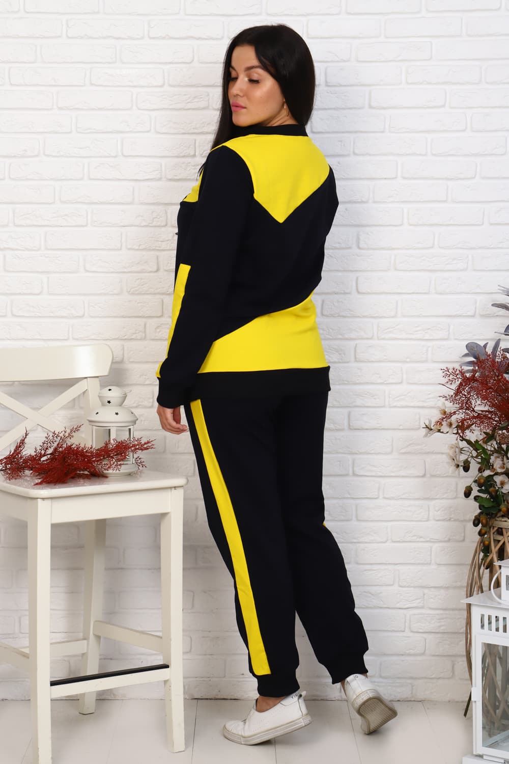 Спортивный костюм с желтыми вставками 25305