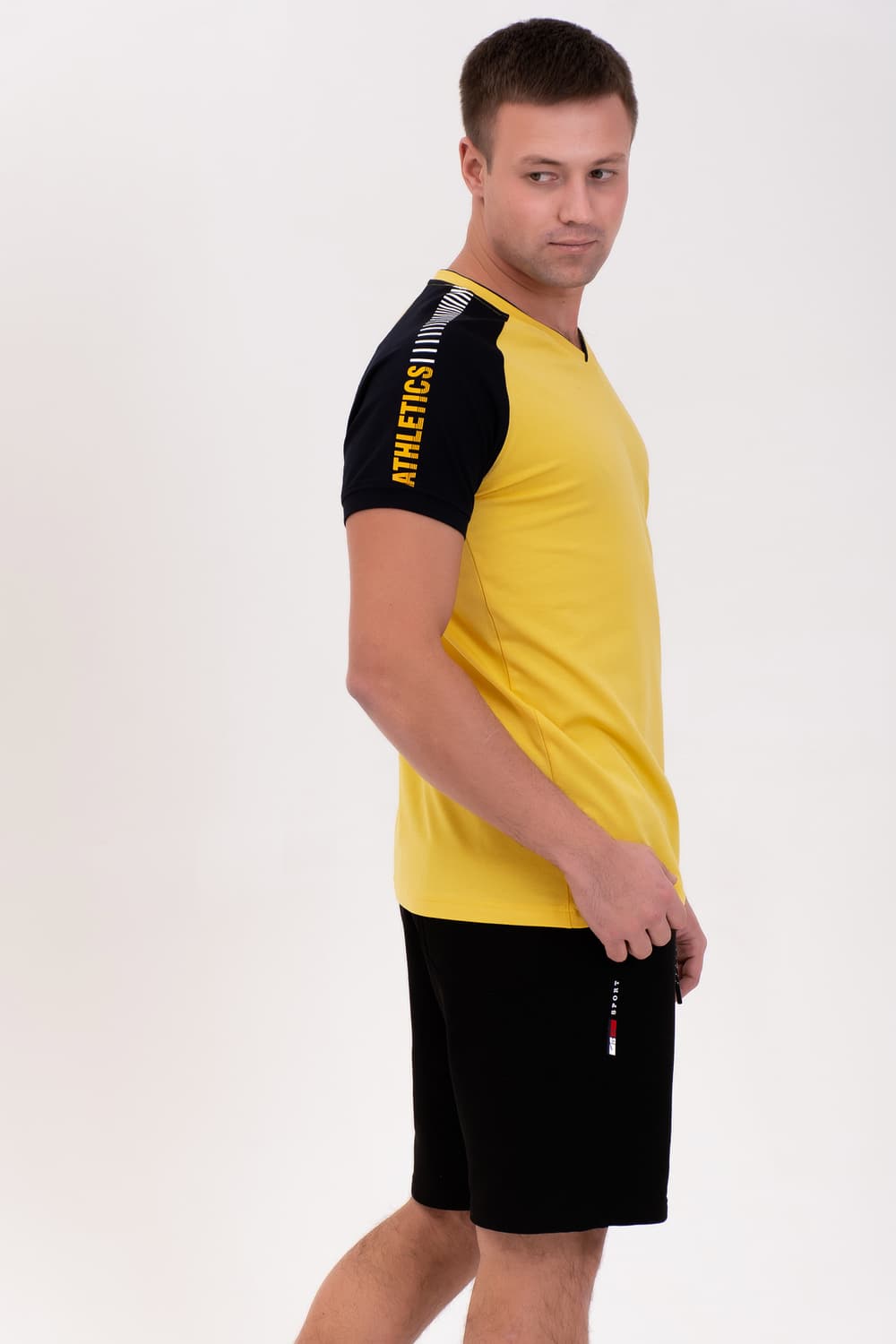 Желтая спортивная футболка 16022