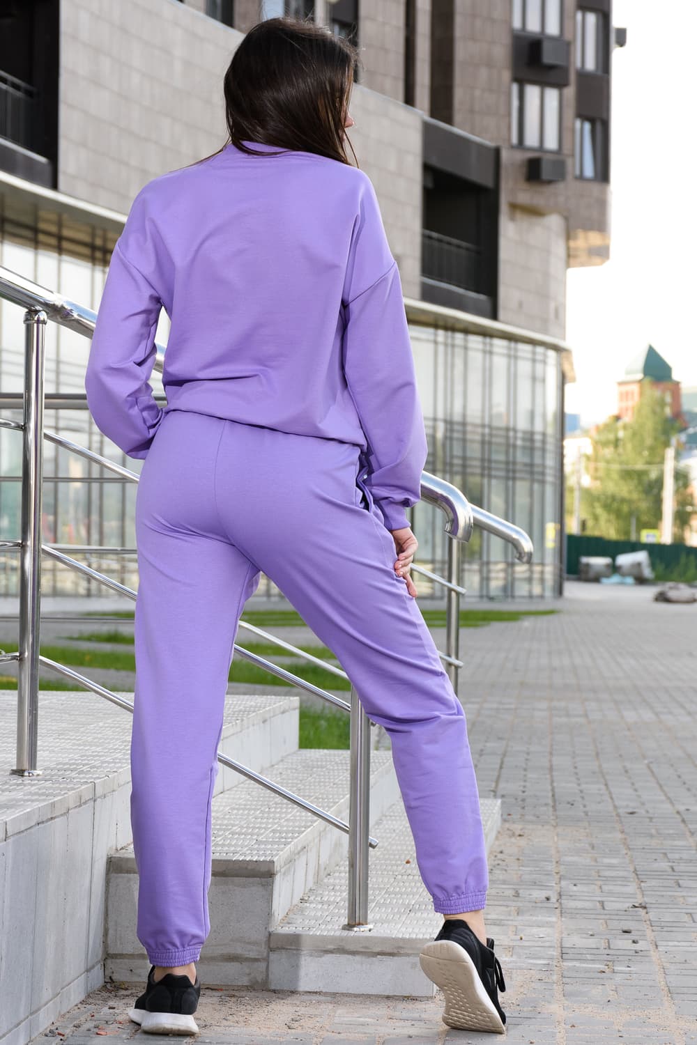 Фиолетовый спортивный костюм 